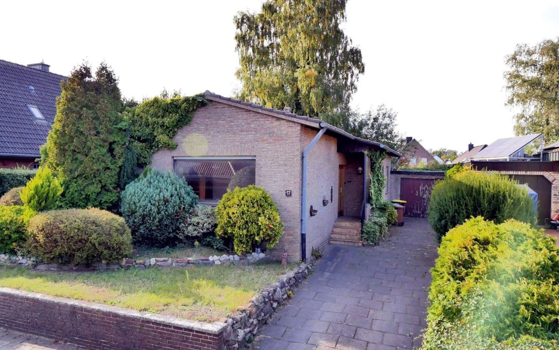 Wohnhaus (sanierungsbedürftig) mit Ausbaupotential in ruhiger Wohnlage in Kleve-Materborn