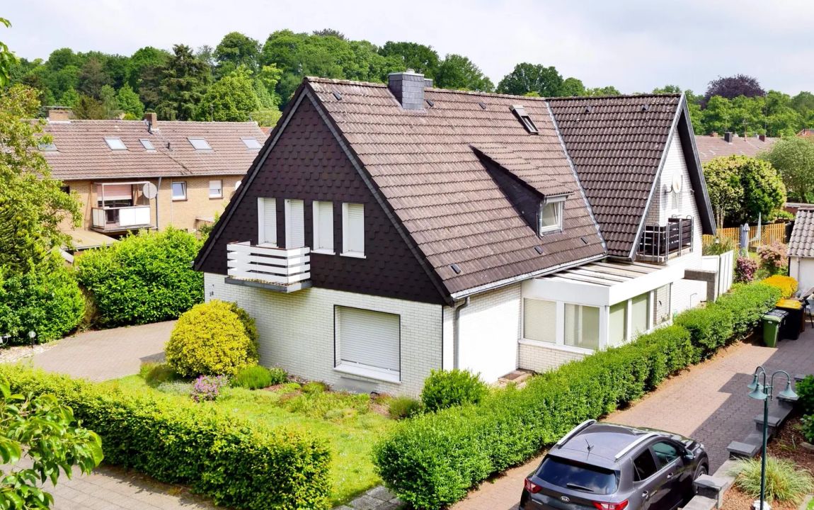 Zwei Doppelhaushälften auf schönem, großen Grundstück in Kleve-Materborn