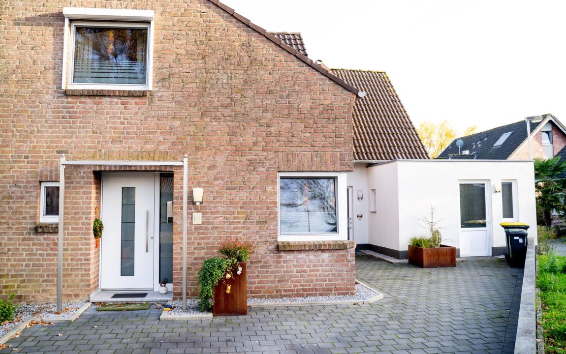 Vielseitige Doppelhaushälfte mit Einliegerwohnung und tollem Garten in Kleve-Kellen
