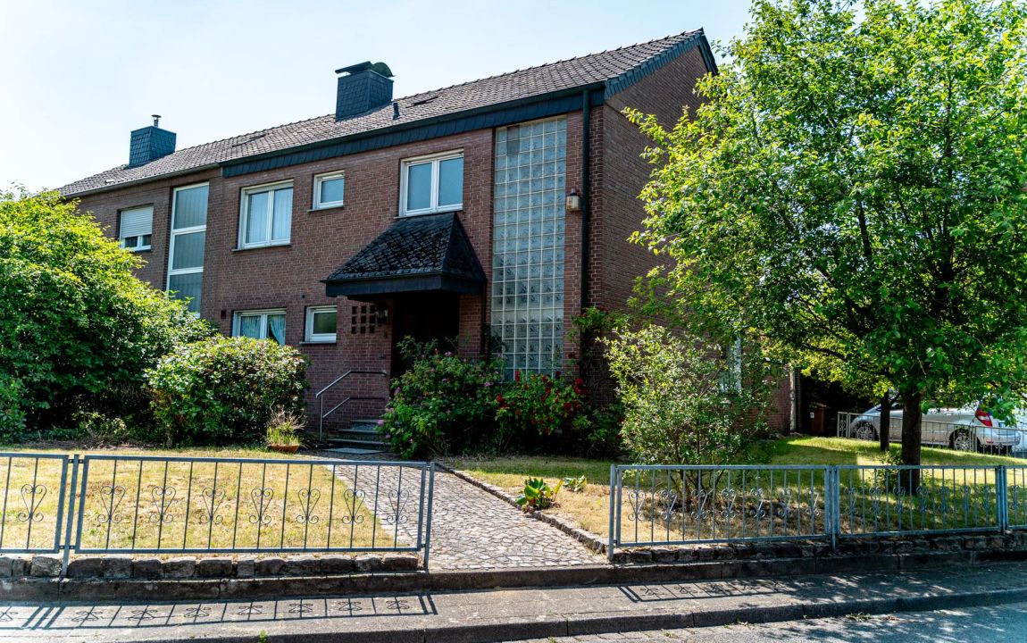 Doppelhaushälfte mit Vollkeller und Garage in Kleve – Donsbrüggen